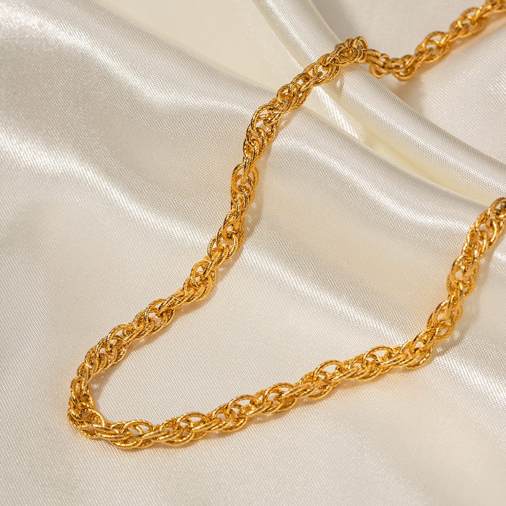 Luxurious Mi Amore gold jewelry, a timeless addition to your collection. Find the finest gold jewelry in Trinidad and Tobago.