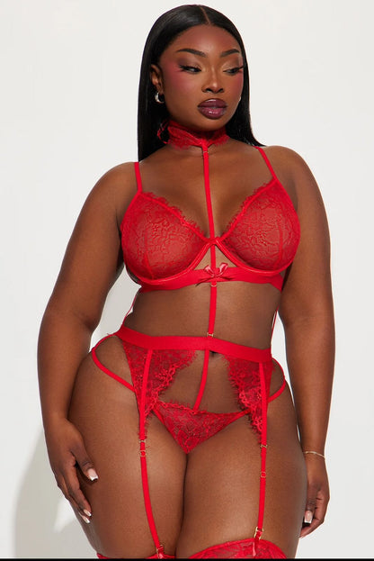Captivating Mi Amore lingerie garter set, a perfect fusion of sophistication and allure. Find the most alluring lingerie garter sets in Trinidad and Tobago